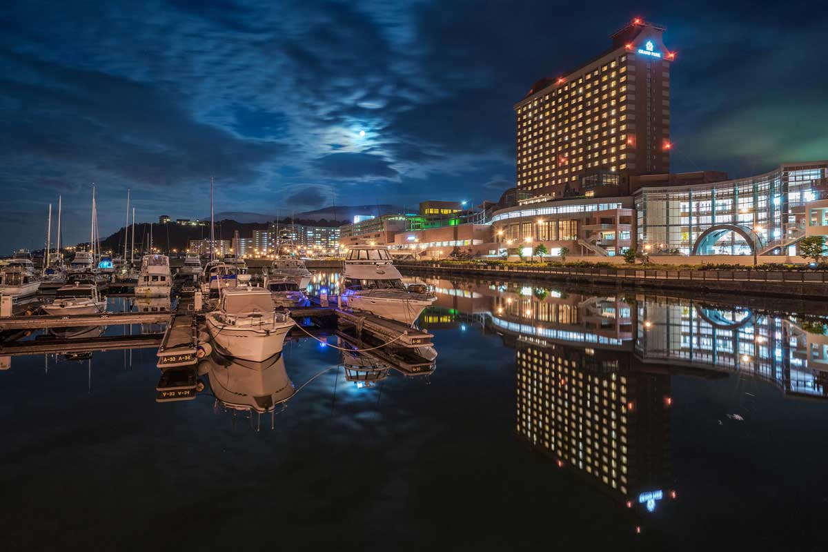 面向小樽港碼頭而建的國際飯店